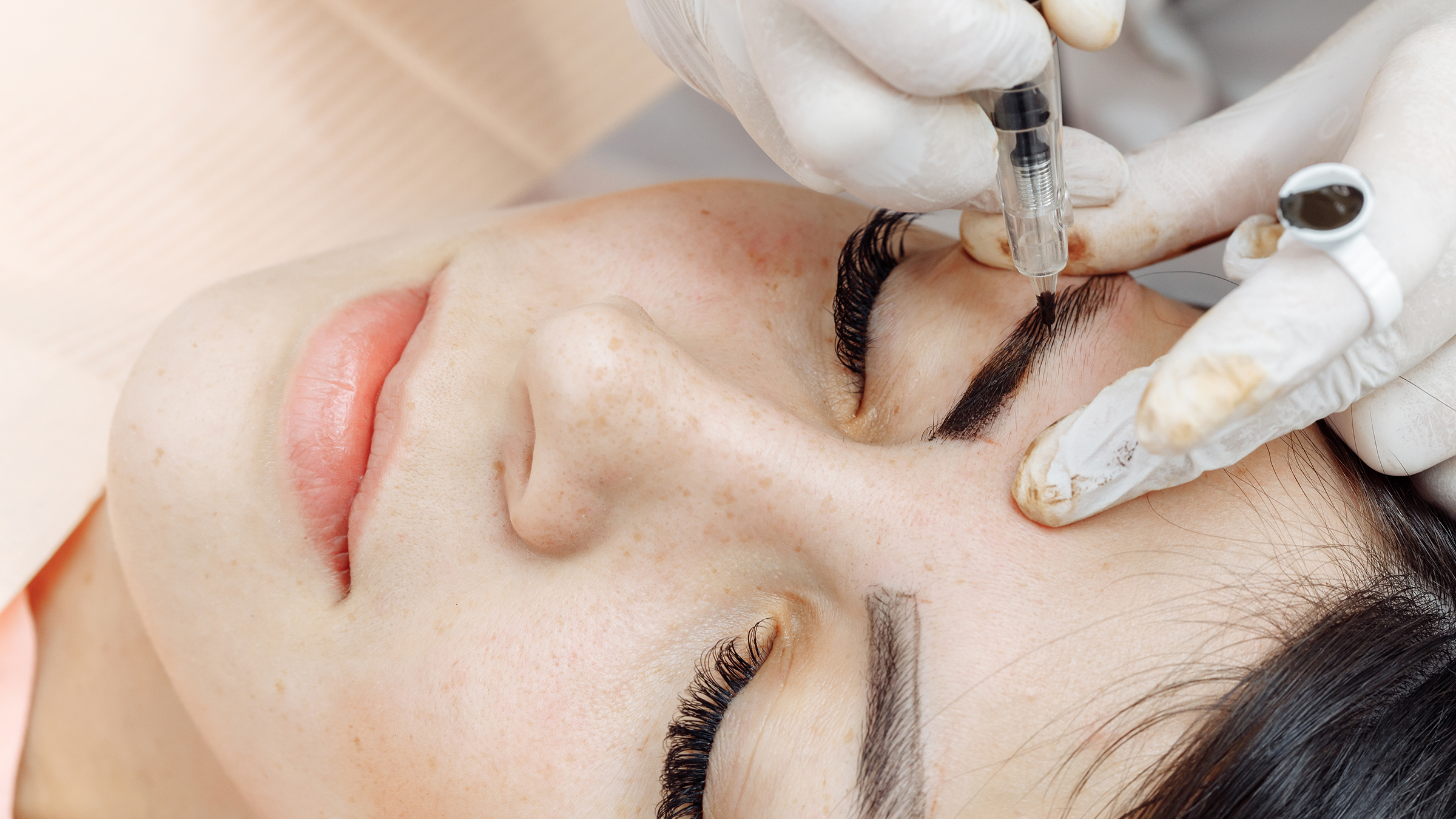 Why Eyebrow Feathering Training is a Must?